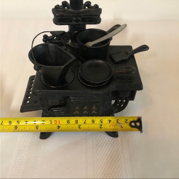 Vintage cast iron stove. QUEEN. Accessories. Pot. Pan. Burner covers.Miniature - Picture 2 of 4